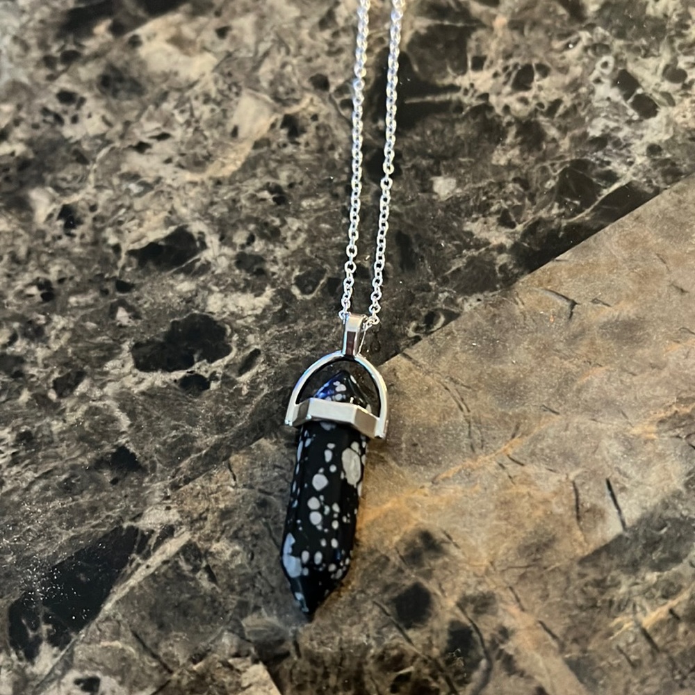 Hexagonal column quartz stone bullet necklace